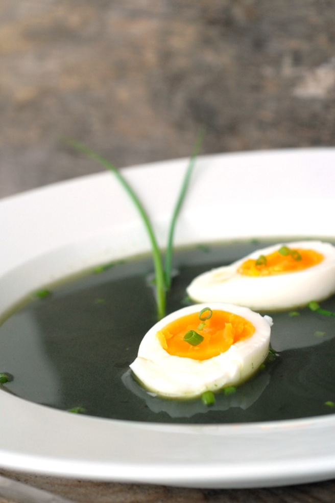 Egg metter i denne suppen. Foto: Lise von Krogh.